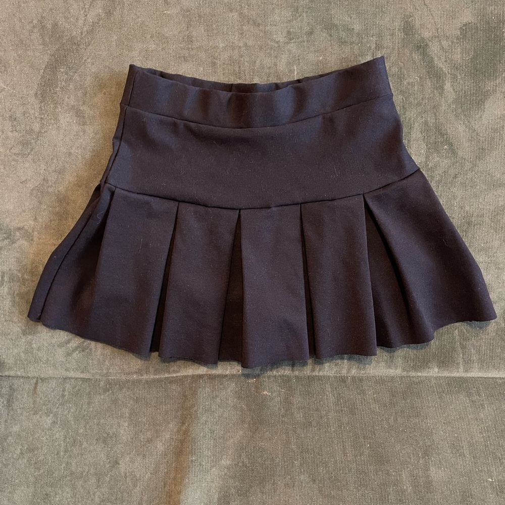 Black pleated skirt size medium.